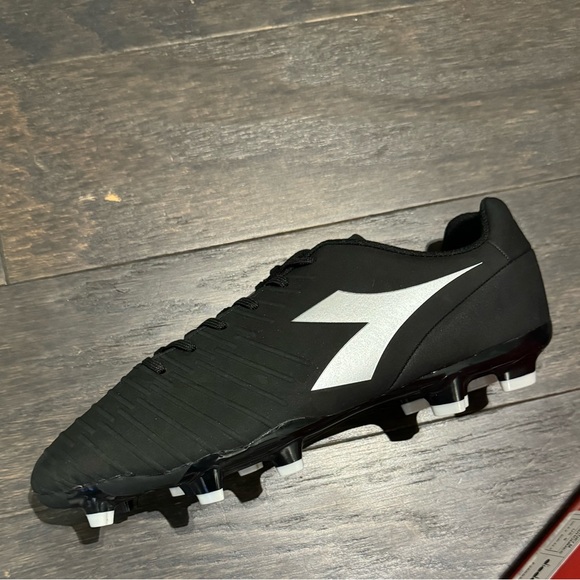 Diadora Men’s Soccer Cleats Size 9 Brand New - Picture 2 of 5